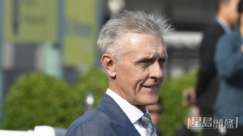 「祥胜力驹」昨朝廖康铭亲自主持试跑，今朝课后更接马锡到㶶。