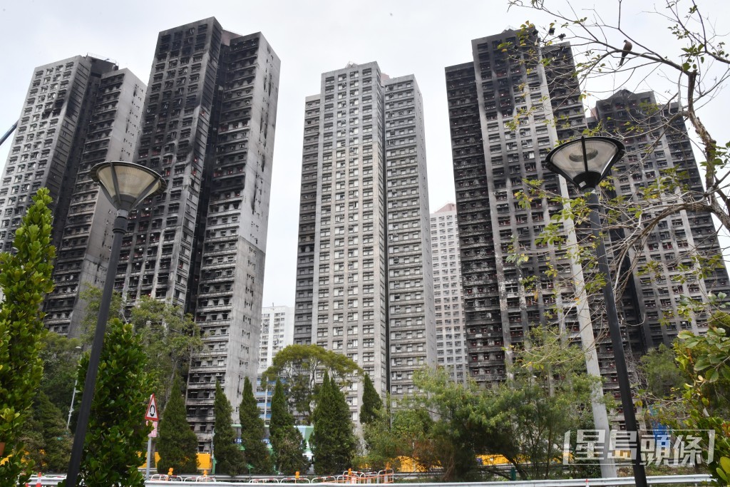 卓永興表示，若宏福苑住戶有強烈訴求再次返回單位執拾，可以向「一戶一社工」提出，視乎實際情況再行處理。