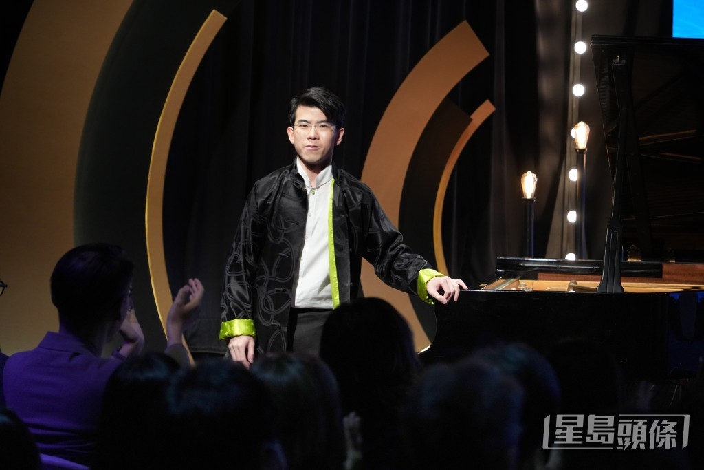 港台邀請沈靖韜演奏。 港台邀請沈靖韜演奏。