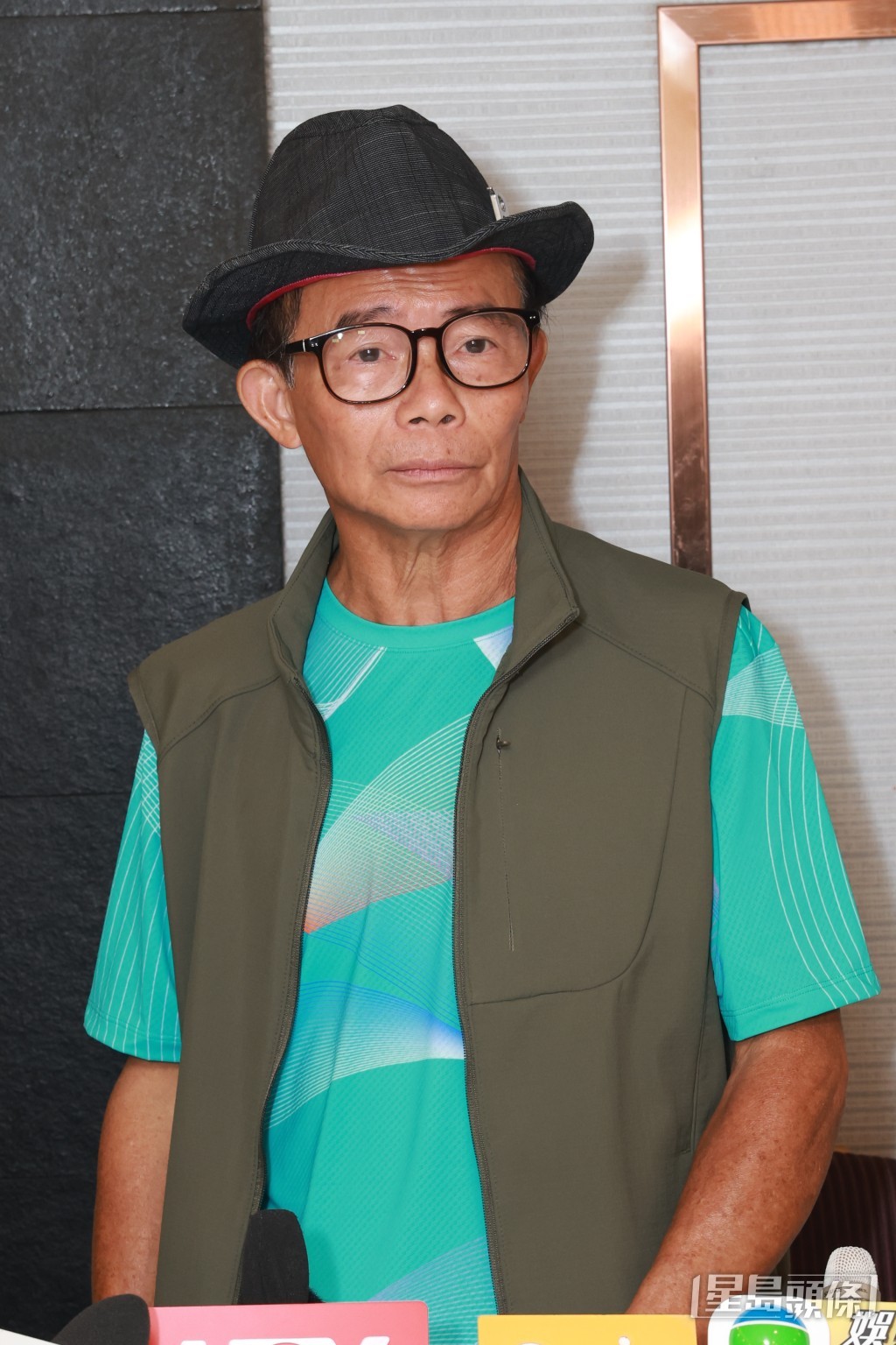 Joey更透露，梅啟明多年來對梅媽的財政瞭如指掌，梅啟明做生意樣樣爛尾，做劏房、由泰妹打理梅艷芳紀念館、開馬來西亞食品店，全部血本無歸。