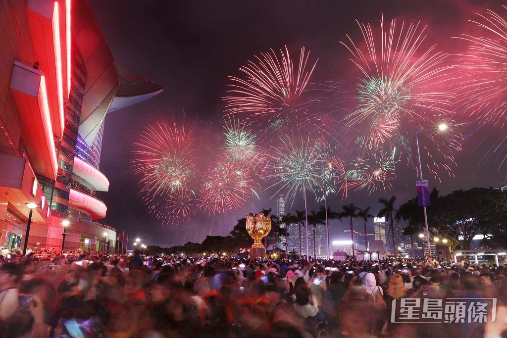「馬到功成耀香江」馬年煙花匯演表演。 「馬到功成耀香江」馬年煙花匯演表演。