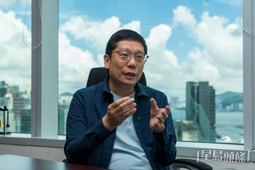 黃傑龍直言,香港餐飲市場處於「高度競爭淘汰期」,並不適宜擴張,餐廳須極力轉型才能避免淘汰。 黃傑龍直言,香港餐飲市場處於「高度競爭淘汰期」,並不適宜擴張,餐廳須極力轉型才能避免淘汰。