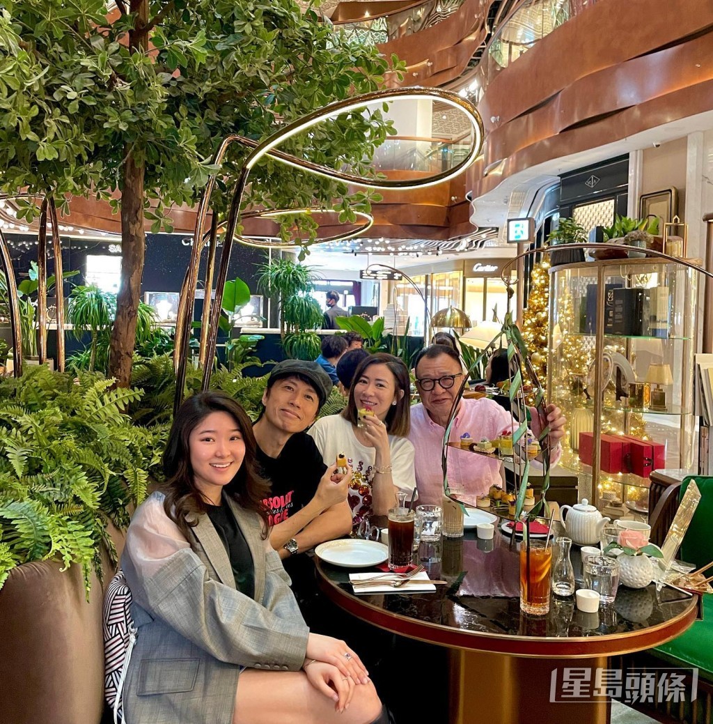 许蕙青2022年底在港搞pop up store，佘诗曼与黄子华一同捧场！