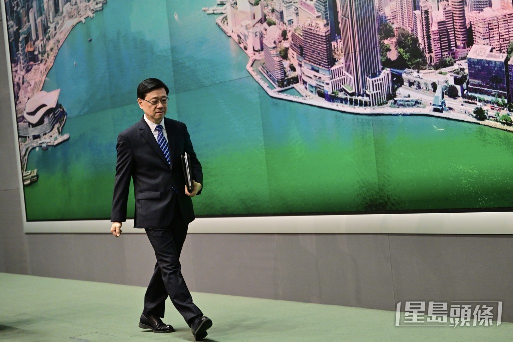行政長官李家超指,「調研小組」初步發現部分副校長崗位懸空超過5年。陳極彰攝 行政長官李家超指,「調研小組」初步發現部分副校長崗位懸空超過5年。陳極彰攝
