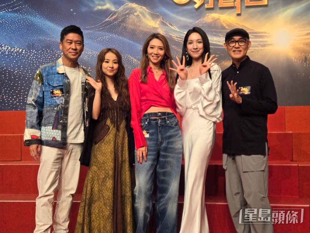 周國豐(右一)為《中年好聲音》系列做了4季評審。 周國豐(右一)為《中年好聲音》系列做了4季評審。