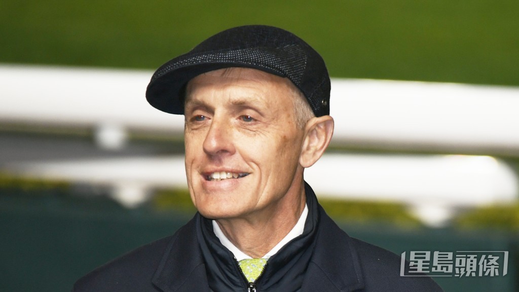 廖康銘今朝安排「駟跑得」同「椒椒醒」出跳，之後跟住兩駒走去千八米草地口。