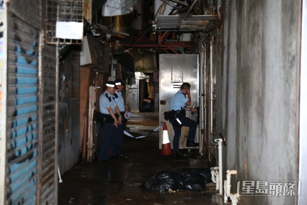 警員到後巷調查。黎志偉攝