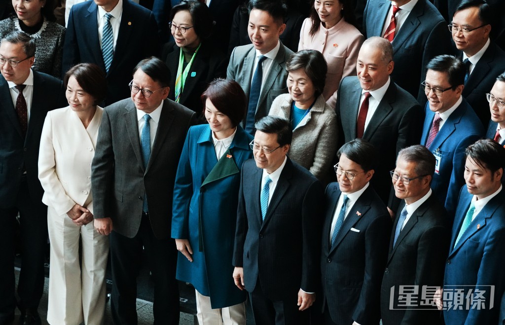 90位新一屆立法會議員在今日（1日）宣誓就任。