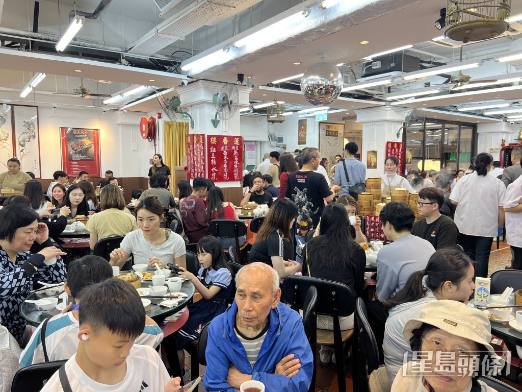 蓮香樓店內座無虛席。曹露尹攝 蓮香樓店內座無虛席。曹露尹攝
