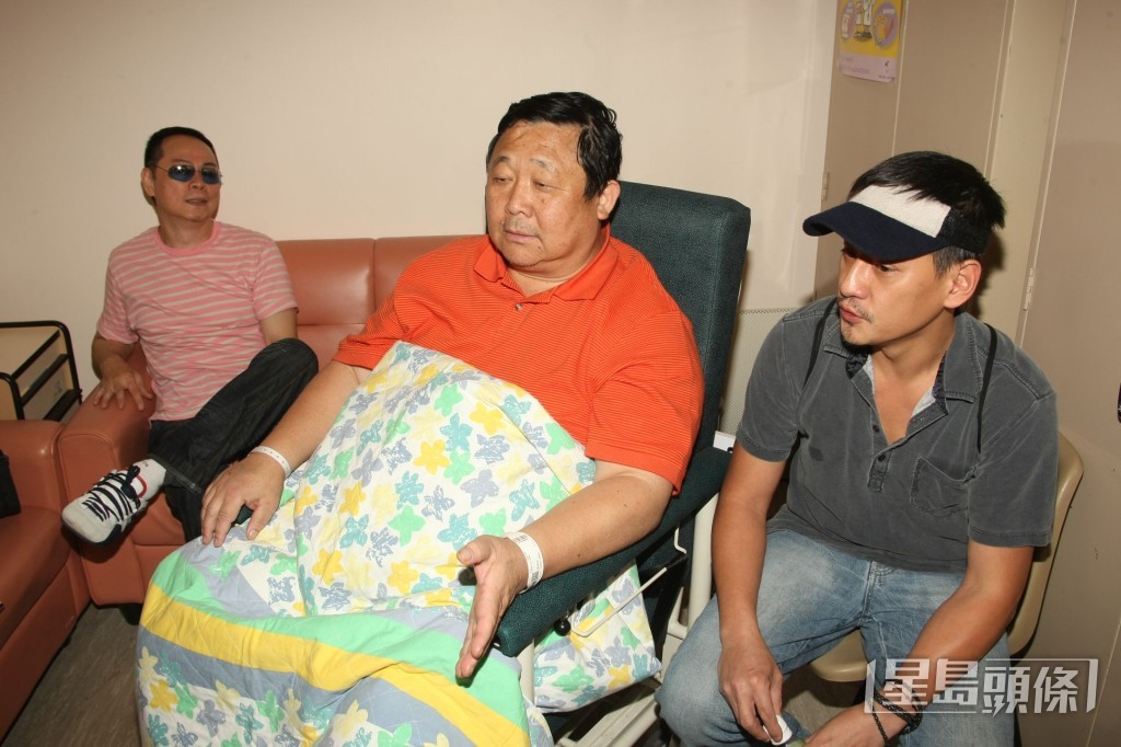2008年，秦煌曾墮海重傷昏迷，李家聲、羅樂林到醫院探望。
