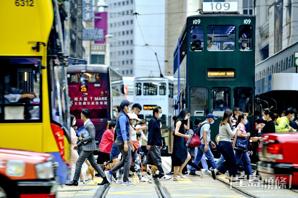 財政儲備為6,982億港元。