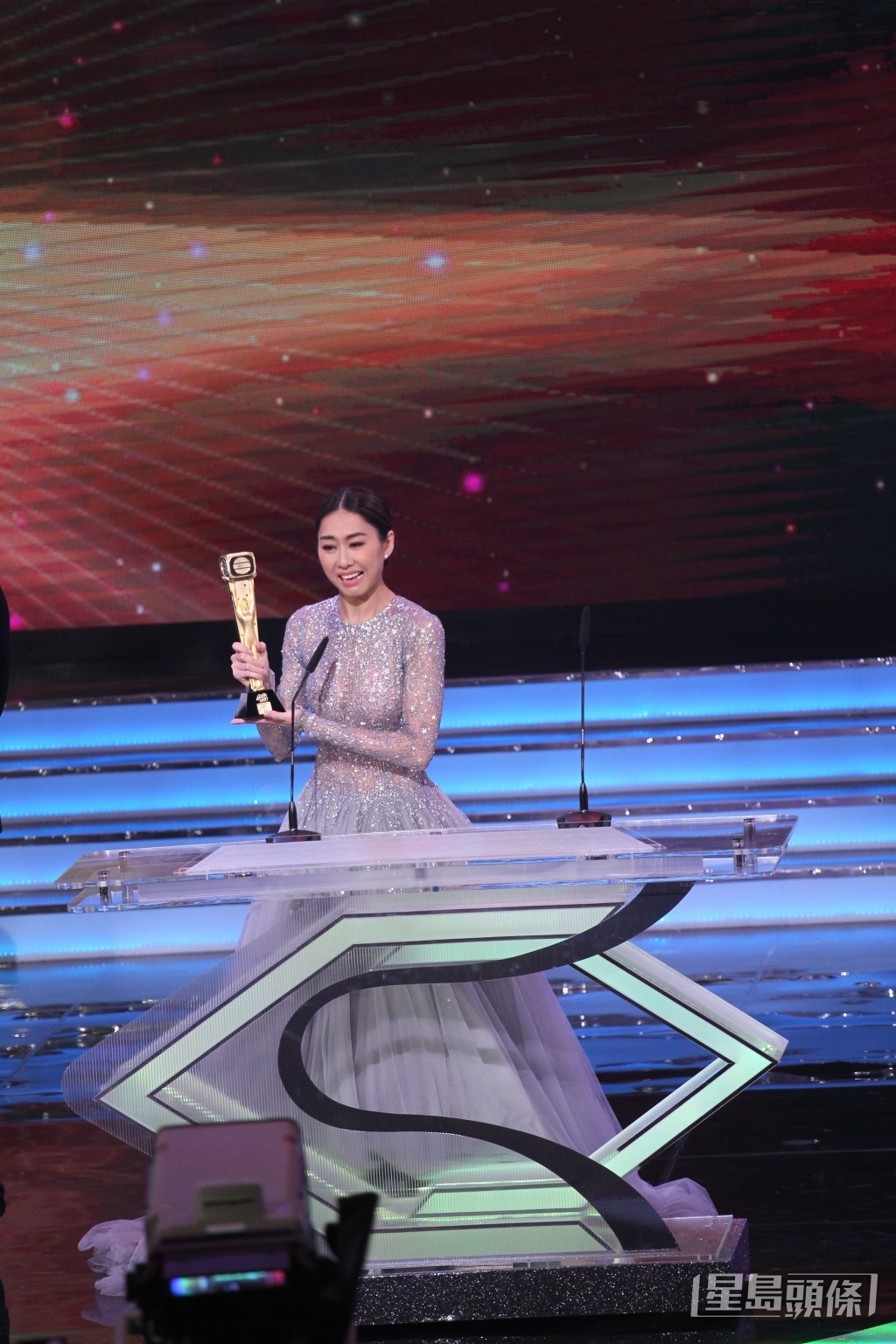 2015年，胡定欣凭《鬼同你OT》饰演女鬼“姜蓉（姜姐）”，赢得《万千星辉颁奖典礼2015》首个“最佳女主角”。