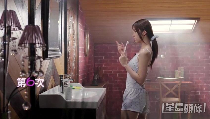 波點吊帶睡衣Look。 波點吊帶睡衣Look。
