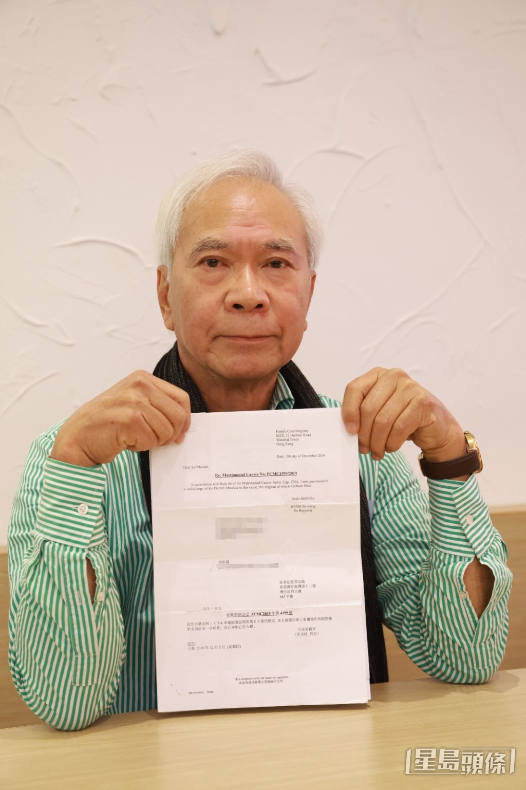 李龍基獨家向《星島頭條》騷離婚證明書以證單身狀態。