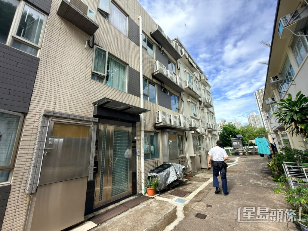警員到場調查。梁國峰攝 警員到場調查。梁國峰攝