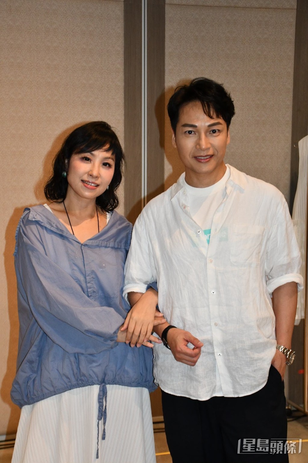 蝦頭和譚偉權於7月11日在灣仔藝術中心壽臣劇院舉行的《唔妥你還是愛你》舞台劇音樂騷。