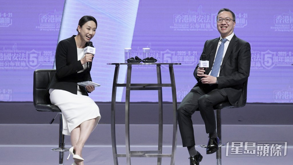 林定國指介紹自己為「香港人」絕對無問題,香港作為中國一部份,香港人亦是中國人是不言而喻。陳浩元攝 林定國指介紹自己為「香港人」絕對無問題,香港作為中國一部份,香港人亦是中國人是不言而喻。陳浩元攝