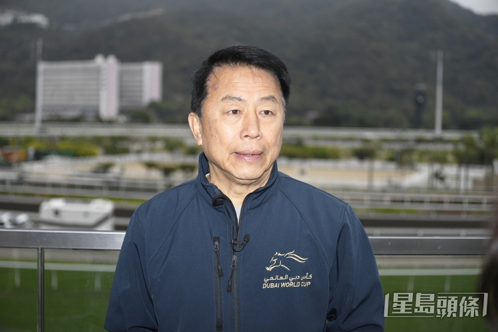 「千杯敬典」今朝試跑前後，姚本輝全程跟出跟入。