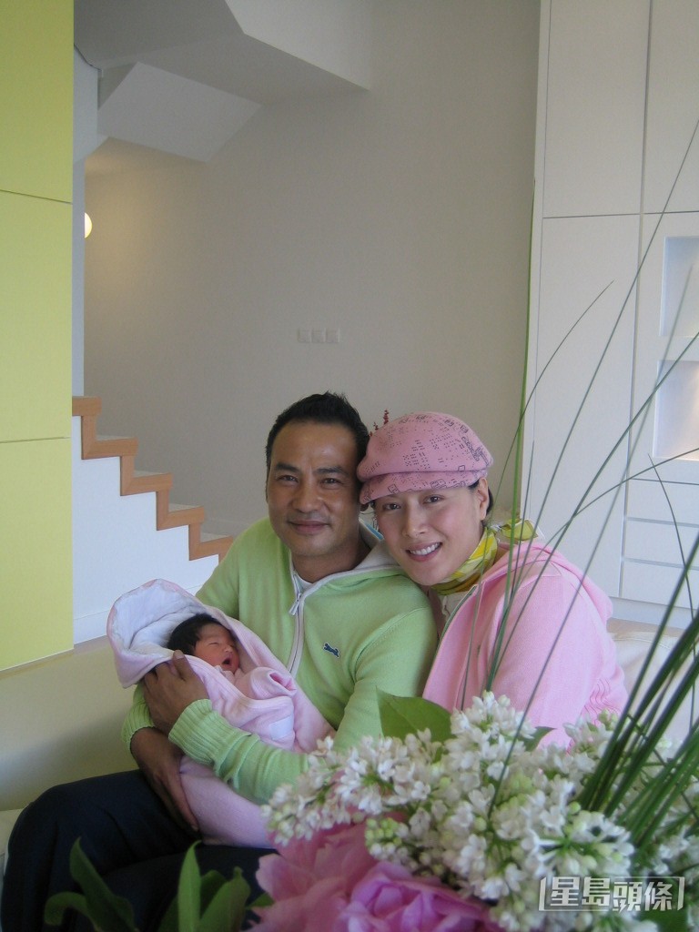 任達華與琦琦在2004年誕下愛女任晴佳。