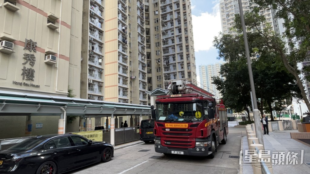 消防到場救火。蔡楚輝攝