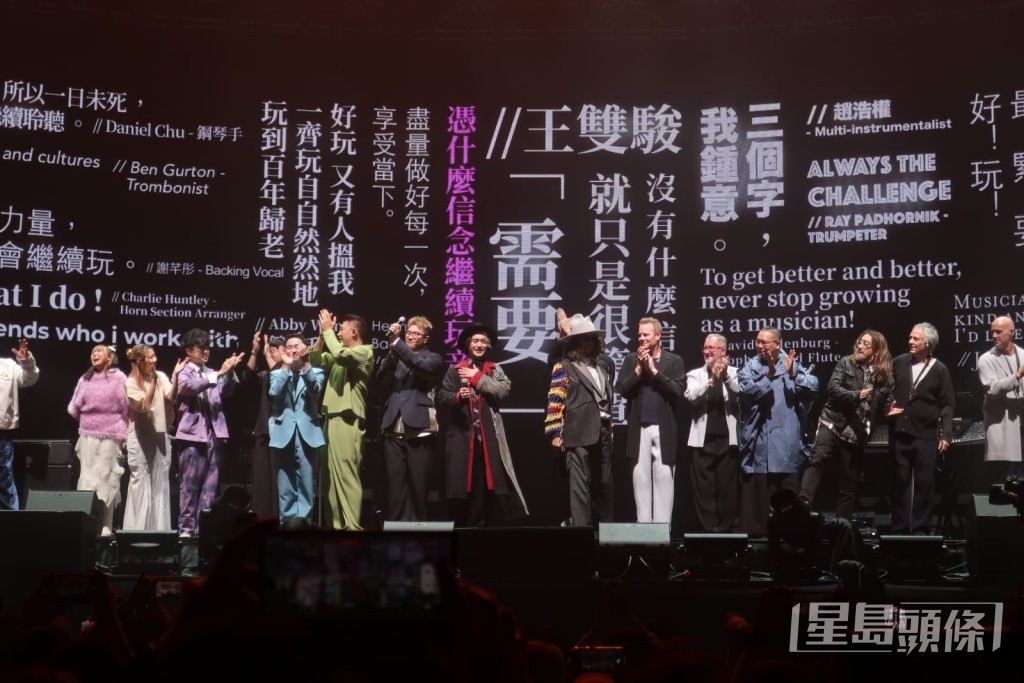 陳奕迅最後以《可一可再》為演唱會作結，又特地與外籍樂手擁抱及一同謝幕。