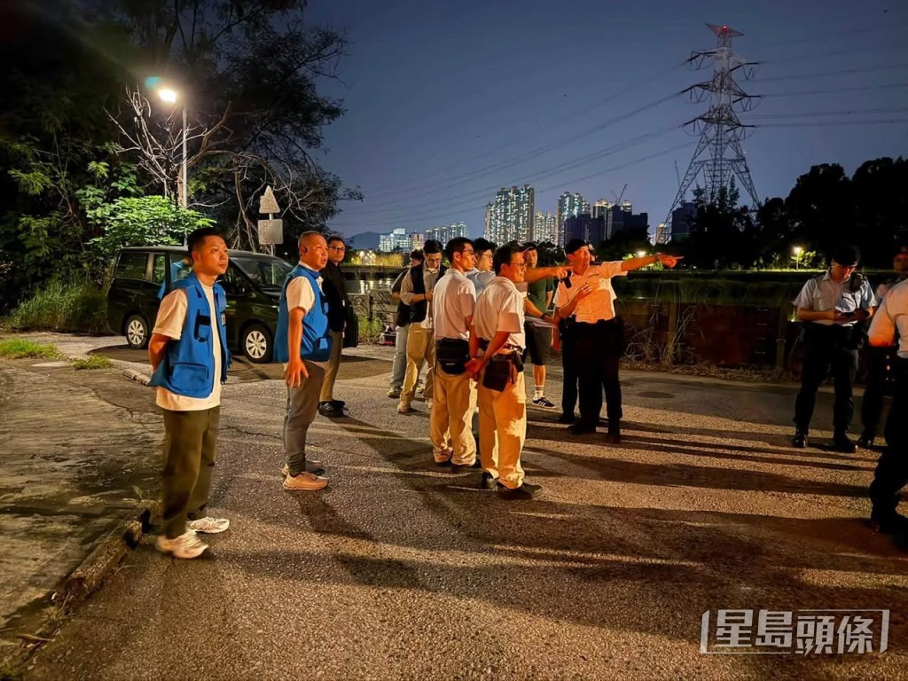漁護署聯同警方派員在元朗壆圍南路、壆圍西路及錦壆路附近一帶進行聯合狗隻捕捉行動。漁護署提供 漁護署聯同警方派員在元朗壆圍南路、壆圍西路及錦壆路附近一帶進行聯合狗隻捕捉行動。漁護署提供