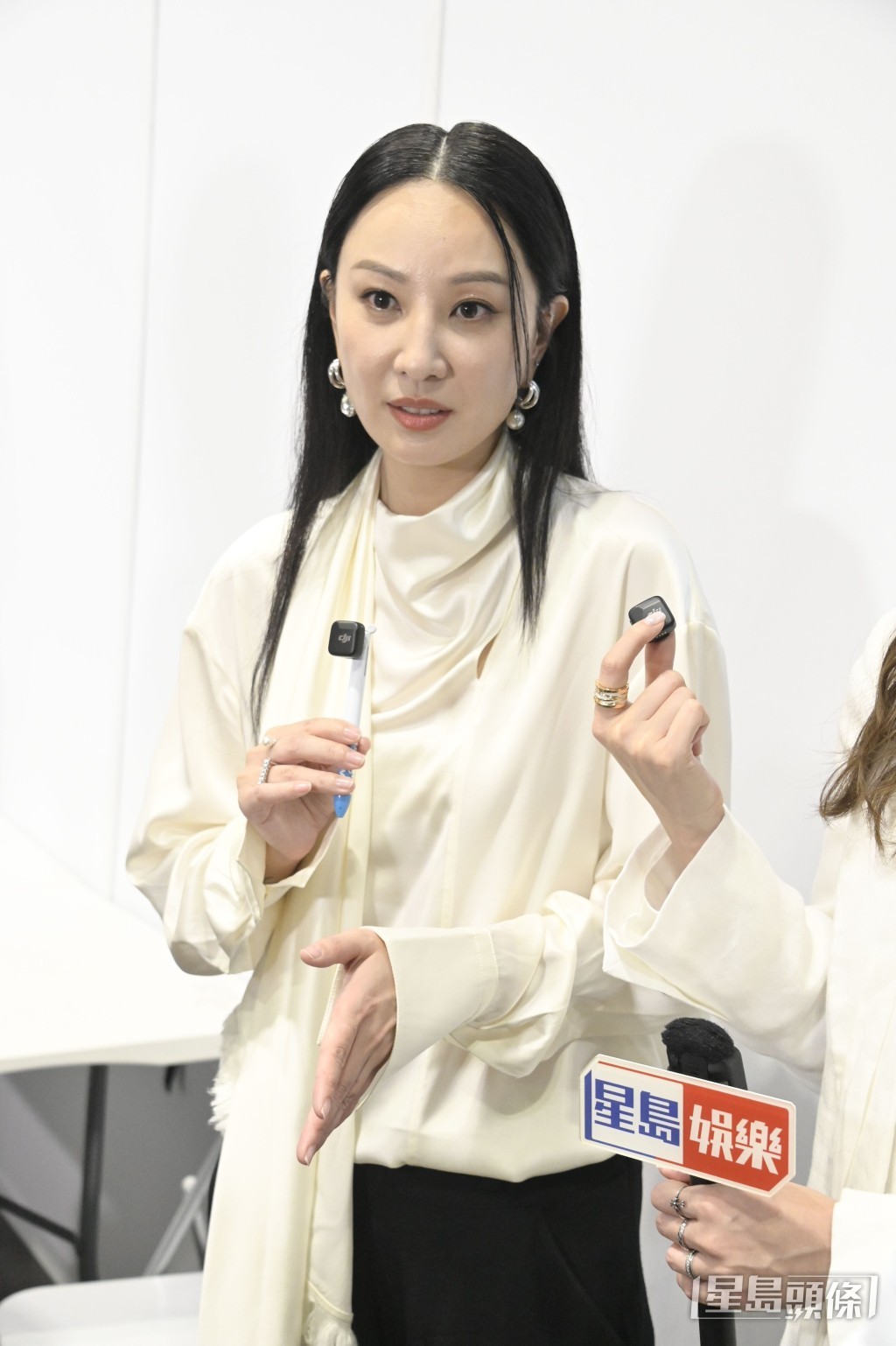 慶幸鄭爸爸不會重男輕女,反而重女輕男。 慶幸鄭爸爸不會重男輕女,反而重女輕男。