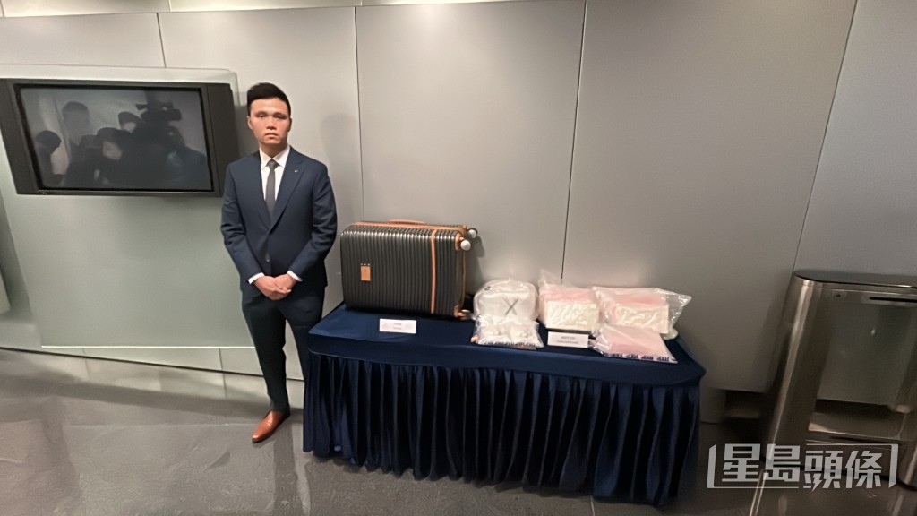 毒品調查科行動組高級督察陳力豪講述案情。