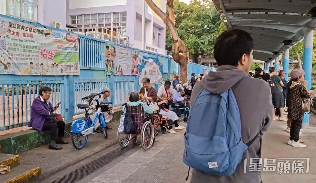 多名居民疏散到安全位置。 多名居民疏散到安全位置。