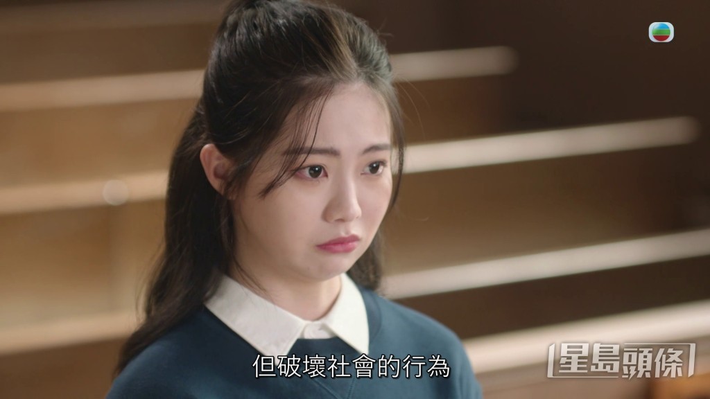 妙妙眼大大兼拥有包包面，获内地及香港网民大赞“Cutie童颜”。
