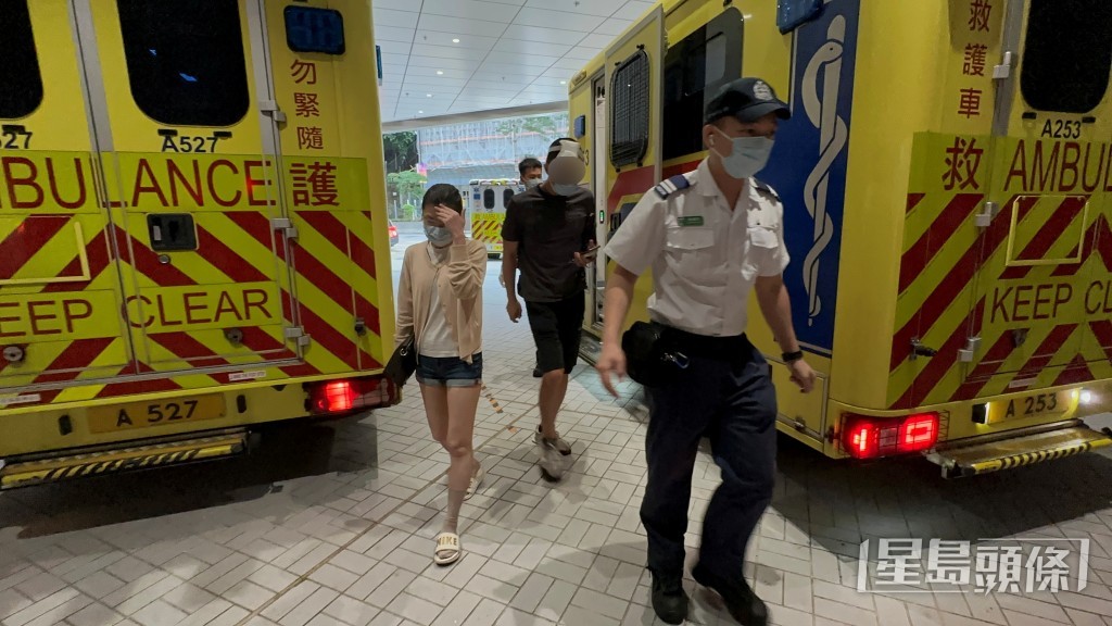 男事主頭部經包紮後送院。梁國峰攝 男事主頭部經包紮後送院。梁國峰攝