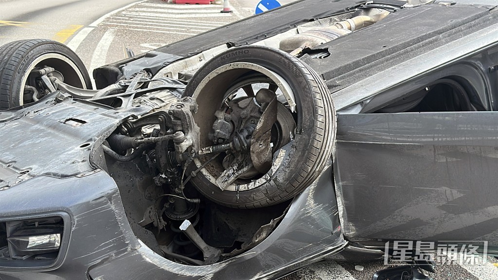 私家車損毀嚴重。劉漢權攝