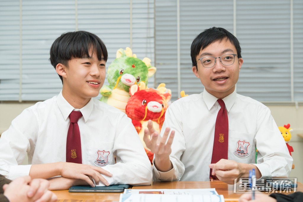 左起:香港鄧鏡波書院學生、項目總監關曉隆同學,項目副總監利景希同學。劉駿軒攝 左起:香港鄧鏡波書院學生、項目總監關曉隆同學,項目副總監利景希同學。劉駿軒攝
