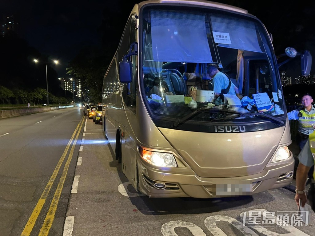 現場為青山公路汀九段近荃灣近水灣泳灘對開。 現場為青山公路汀九段近荃灣近水灣泳灘對開。