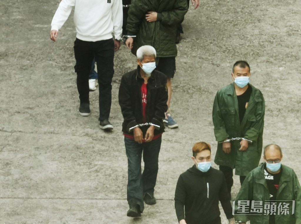 黎智英案開審首日,古思堯在荔枝角收押所情況。資料圖片 黎智英案開審首日,古思堯在荔枝角收押所情況。資料圖片