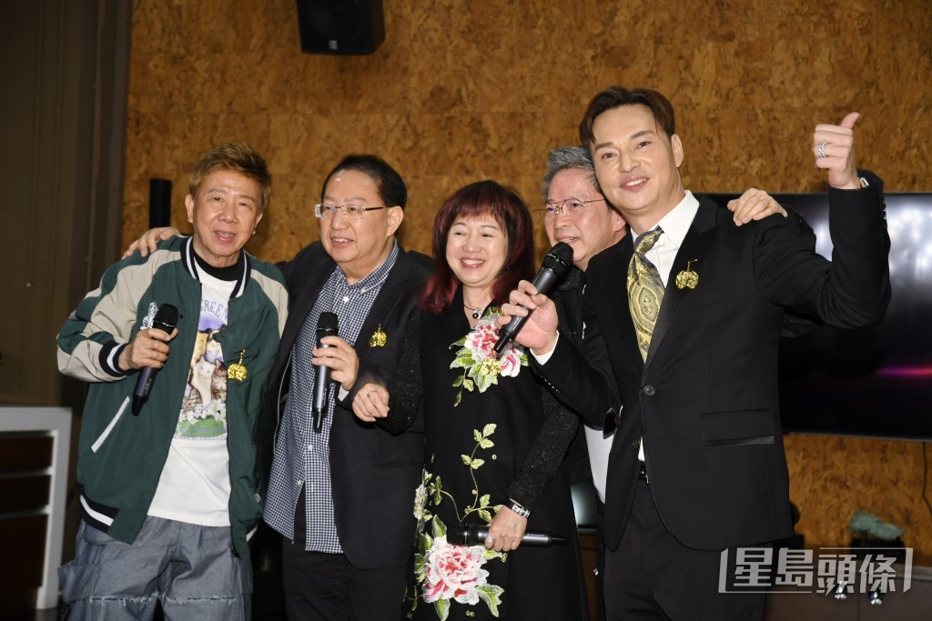 尹光獲好友方俊(右起)、環星唱片老闆張國林、梅小青、劉家豪力撐。