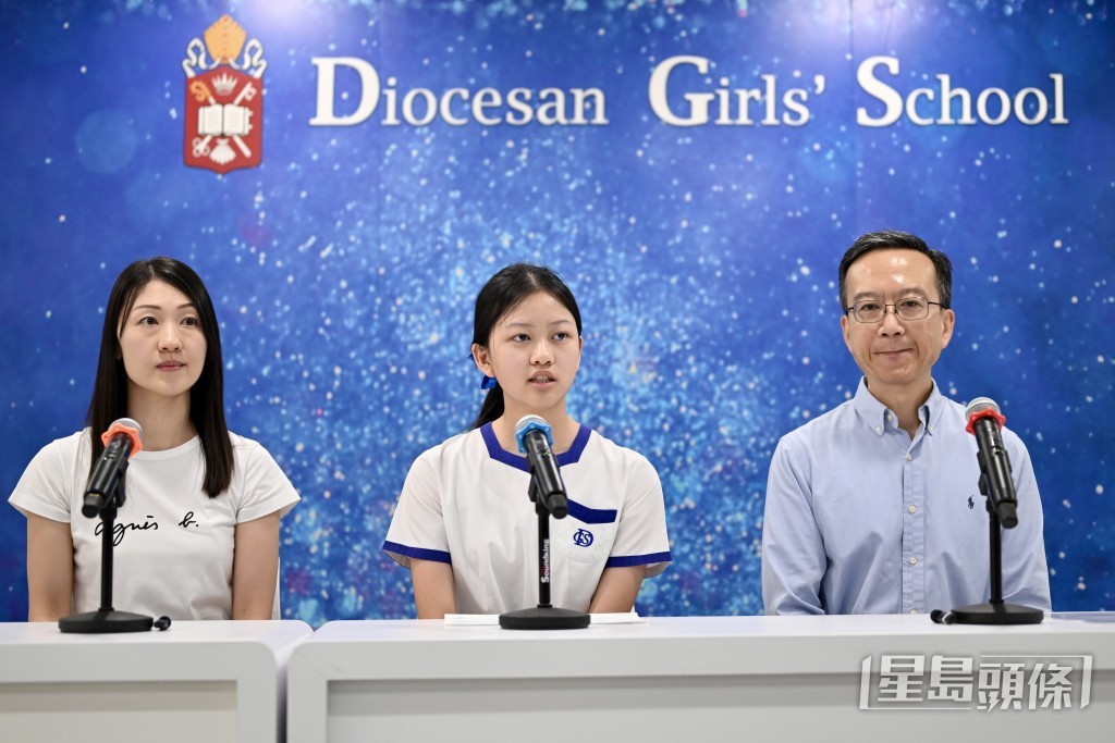 他對於女兒考獲佳績感到高興及感恩。劉駿軒攝 他對於女兒考獲佳績感到高興及感恩。劉駿軒攝