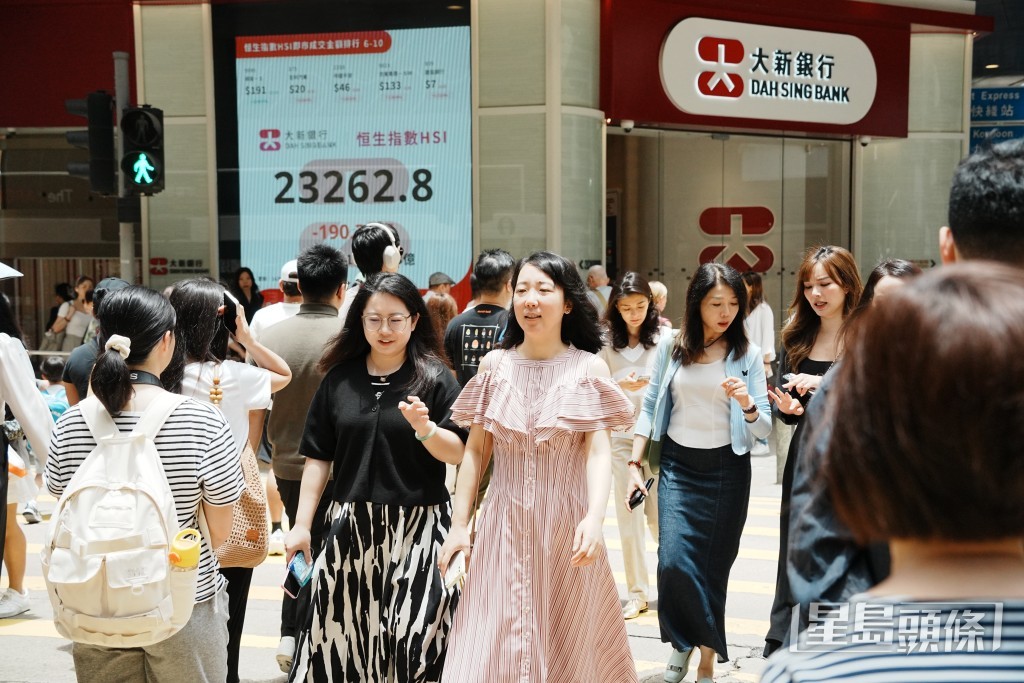 而2025年全年實質本地生產總值增長預測維持在《財政預算案》公布的2%至3%。汪旭峰攝 而2025年全年實質本地生產總值增長預測維持在《財政預算案》公布的2%至3%。汪旭峰攝