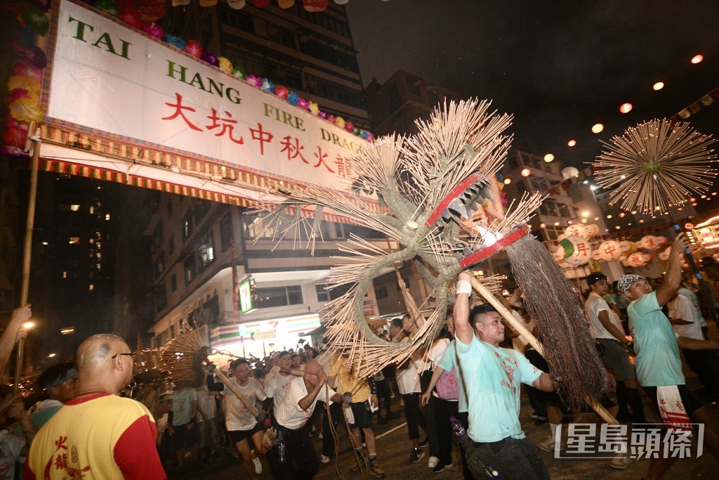 火龍會穿梭大坑的大街小巷。