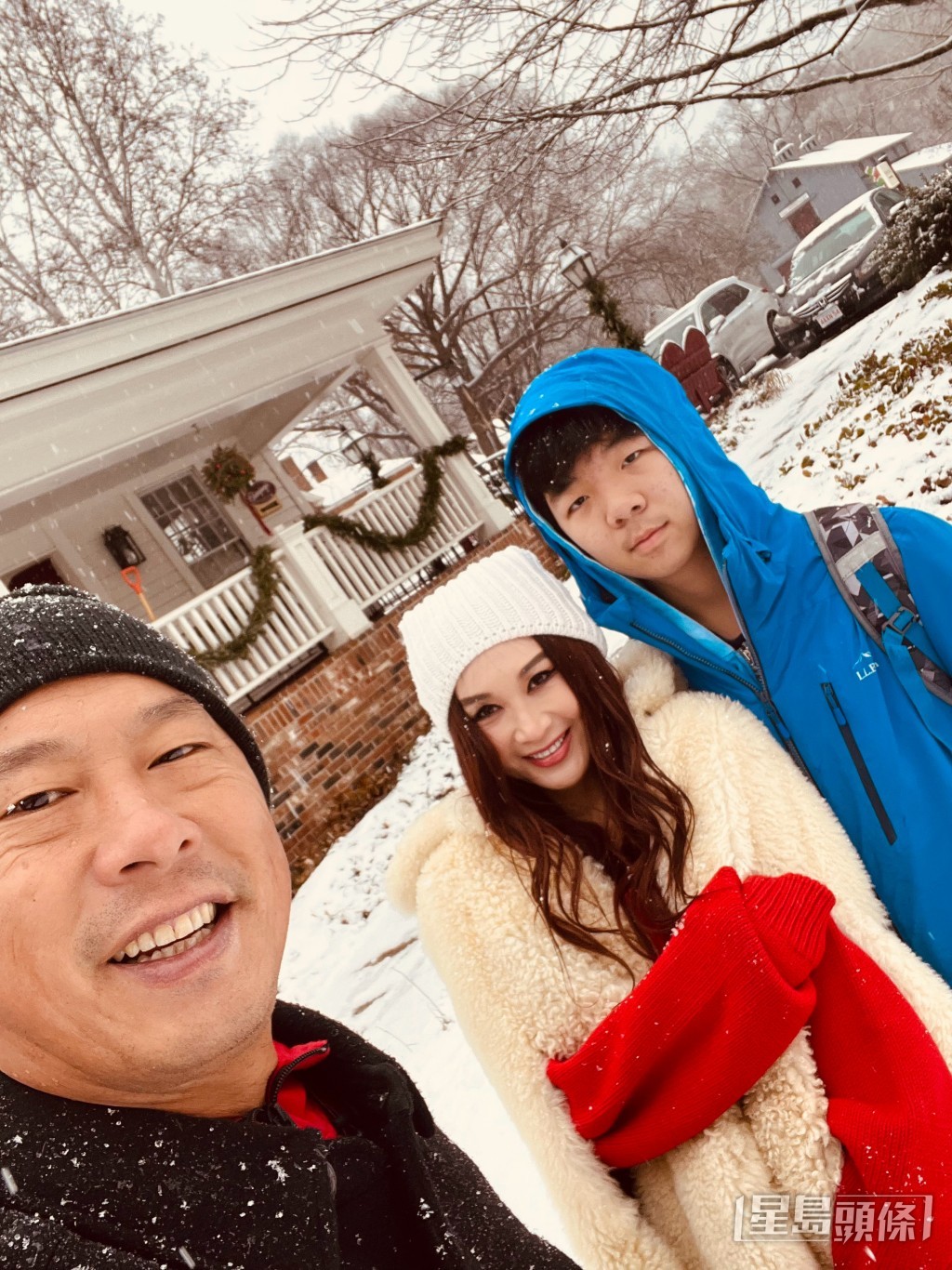 溫碧霞與老公何祖光育有一個養子。