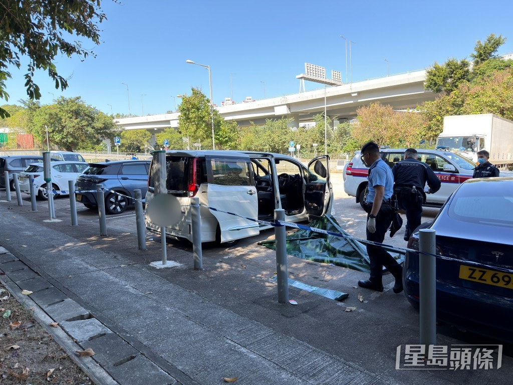 警員到場調查。 警員到場調查。