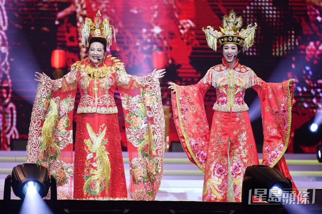 薛家燕在舞台上有新鮮造型。