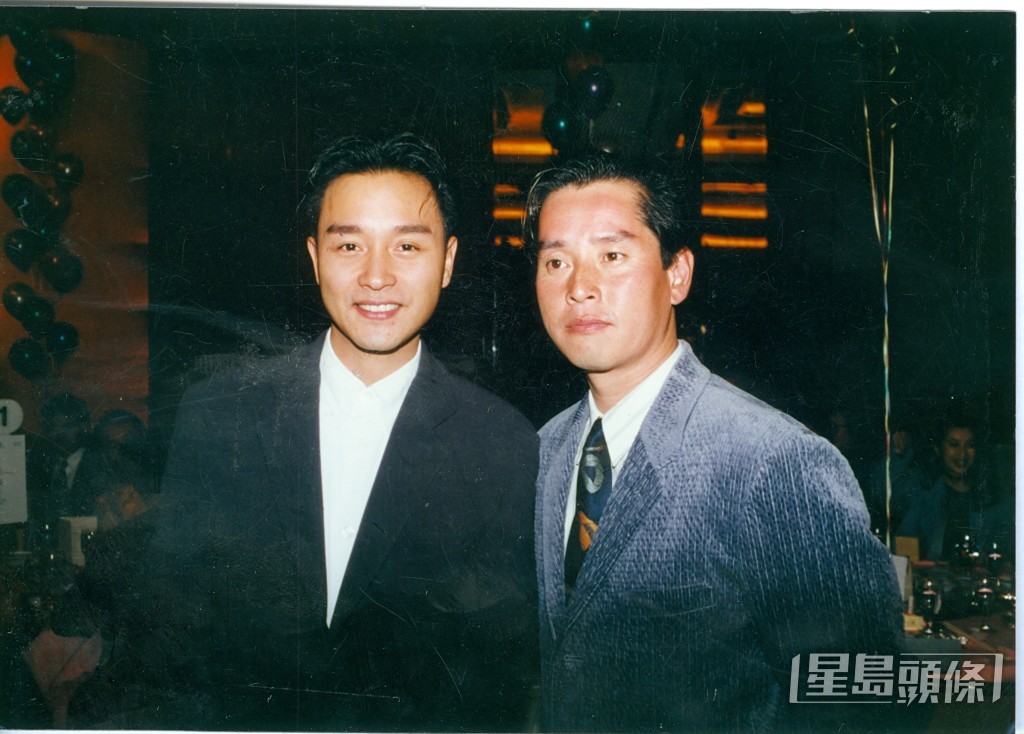 譚詠麟於80年代與張國榮鬥得難分難解,各自都有大批粉絲。 譚詠麟於80年代與張國榮鬥得難分難解,各自都有大批粉絲。
