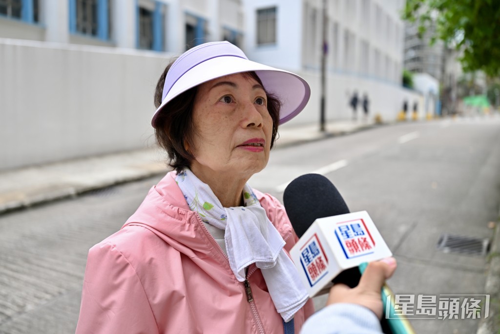 住在富達閣的關女士質疑「證書」是否還具備可信力。 住在富達閣的關女士質疑「證書」是否還具備可信力。