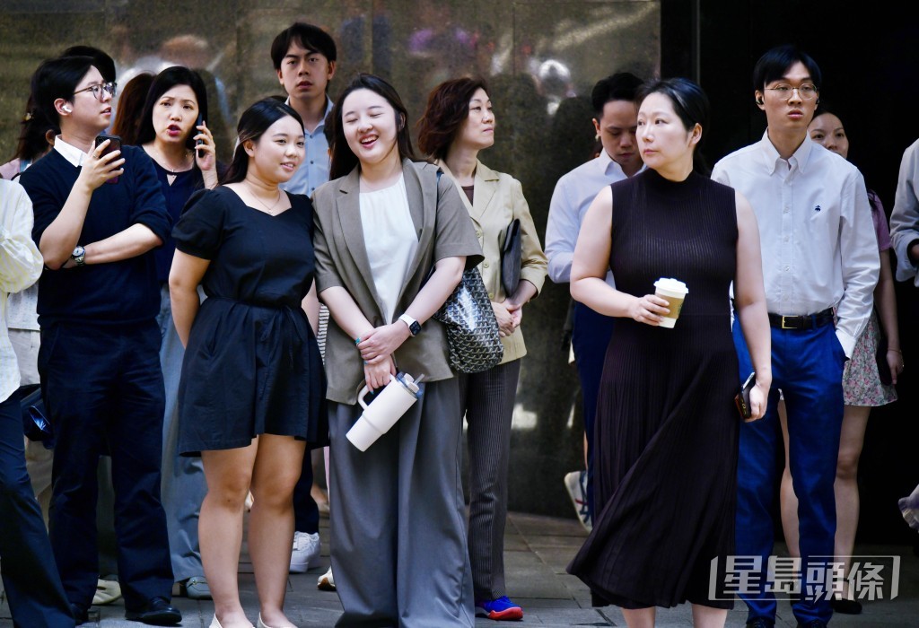 勞工及福利局預計在未來三年的AI浪潮下,本港大型裁員的機會較低。 勞工及福利局預計在未來三年的AI浪潮下,本港大型裁員的機會較低。