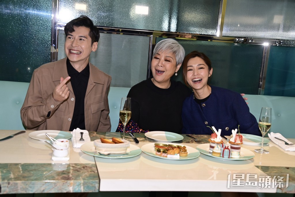 電影中衛詩雅與金燕玲婆媳齊食下午茶和解,今日在咖啡廳重演這一幕。 電影中衛詩雅與金燕玲婆媳齊食下午茶和解,今日在咖啡廳重演這一幕。