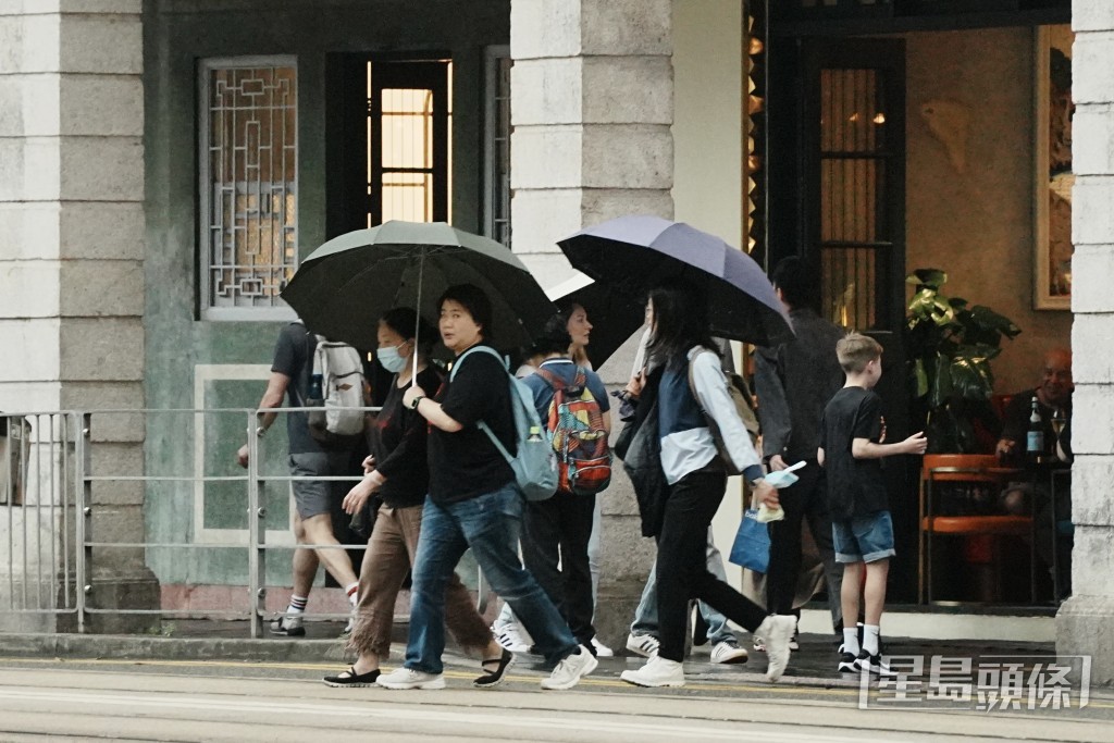 高溫亦會觸發驟雨及狂風雷暴。資料圖片 高溫亦會觸發驟雨及狂風雷暴。資料圖片