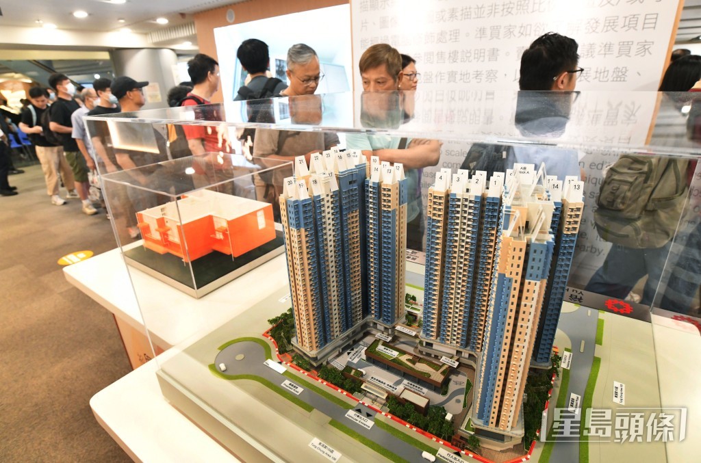 近14倍超額仍屬高需求，當局仍會持續推進供應加資助出售單位。資料圖片