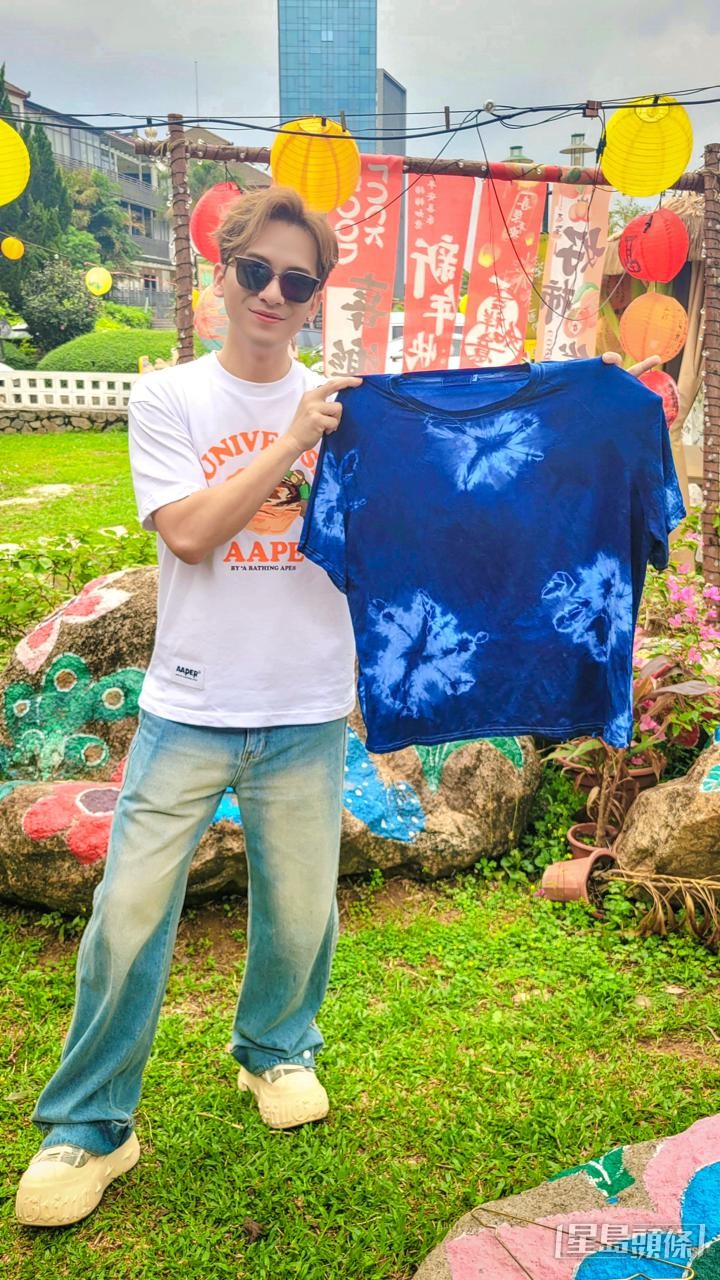 周吉佩體驗手工藝。