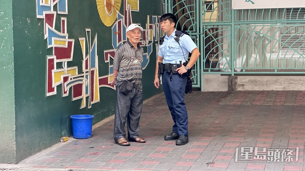 膠筒被踢爆。 膠筒被踢爆。